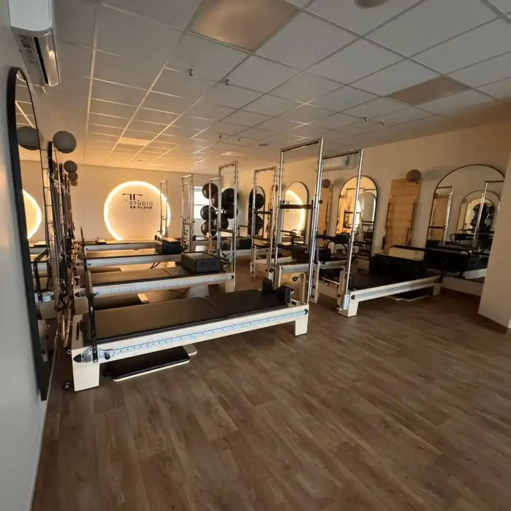 Fitness commercial-grade malpe frame Infinity Pilates Reformer Pilates reformer tower manufactured for French professional Pilates studio setupsPilates reformer tower manufactured for French professional Pilates studio setups